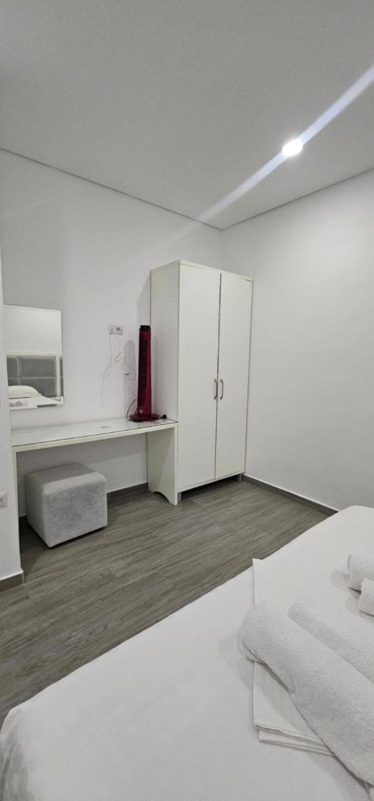 Hotel Edina Apartments By Hp Sarandë エクステリア 写真