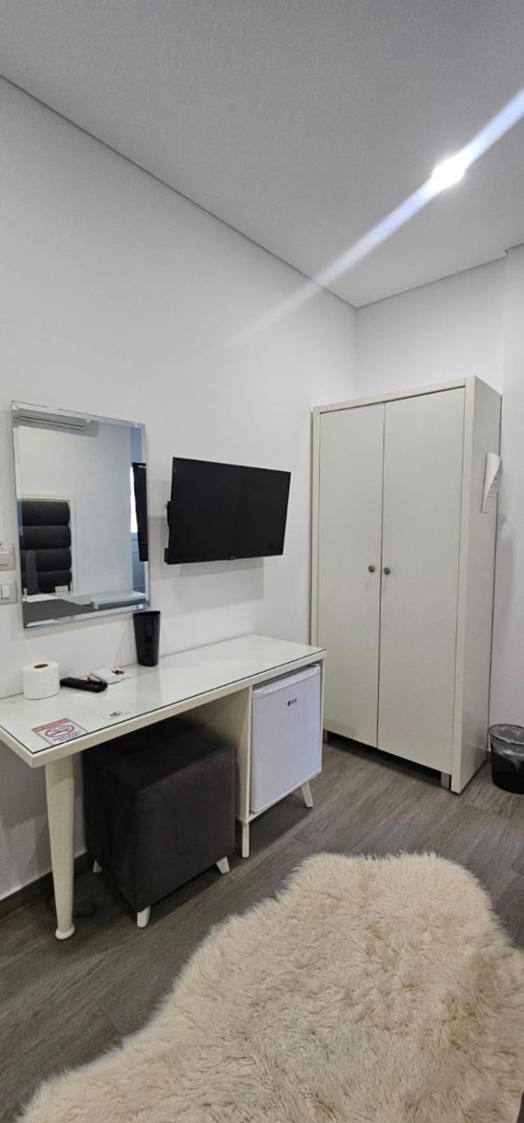 Hotel Edina Apartments By Hp Sarandë エクステリア 写真