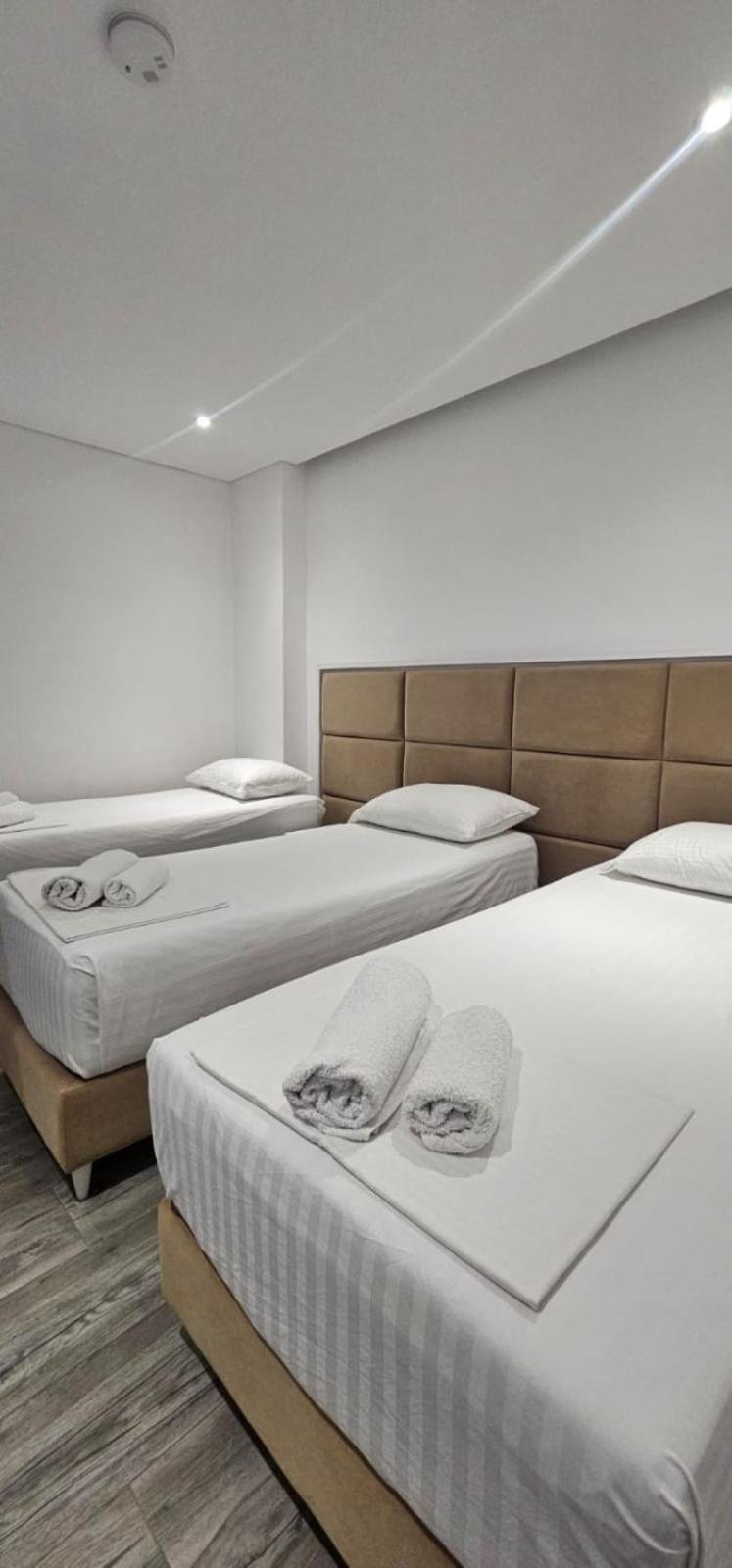 Hotel Edina Apartments By Hp Sarandë エクステリア 写真
