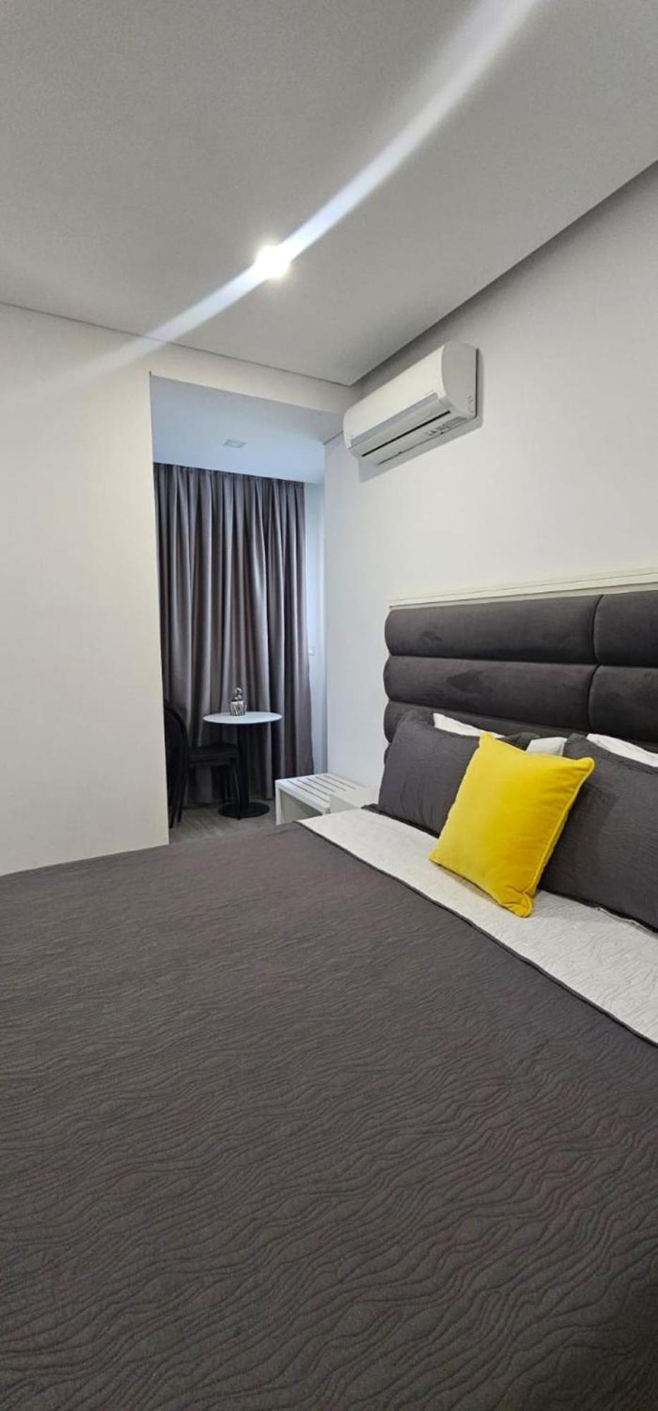 Hotel Edina Apartments By Hp Sarandë エクステリア 写真