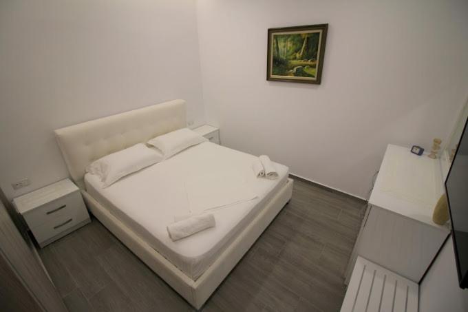 Hotel Edina Apartments By Hp Sarandë エクステリア 写真