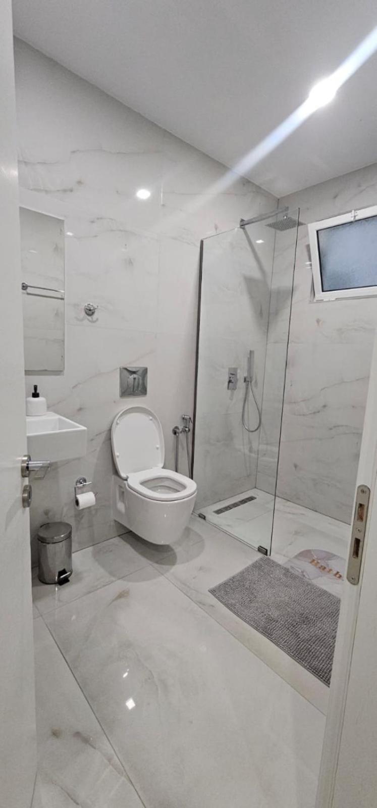 Hotel Edina Apartments By Hp Sarandë エクステリア 写真